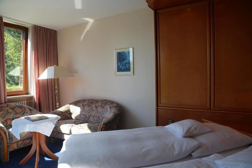 Hotel Hohe Linde ايسني ام الغو المظهر الخارجي الصورة